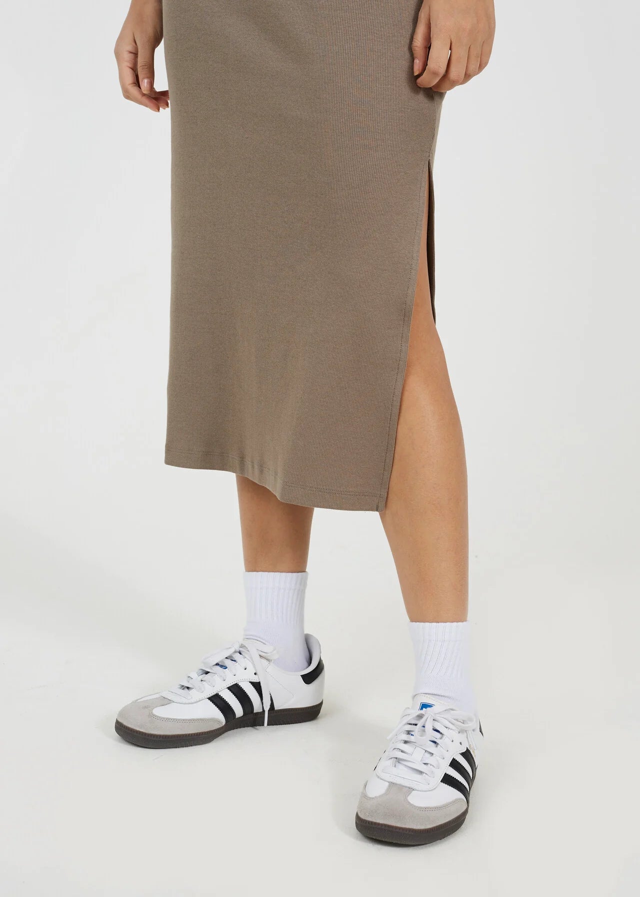 CREW NECK MIDI BODYCON DRESS WITH SLIT DETAIL, ROCK