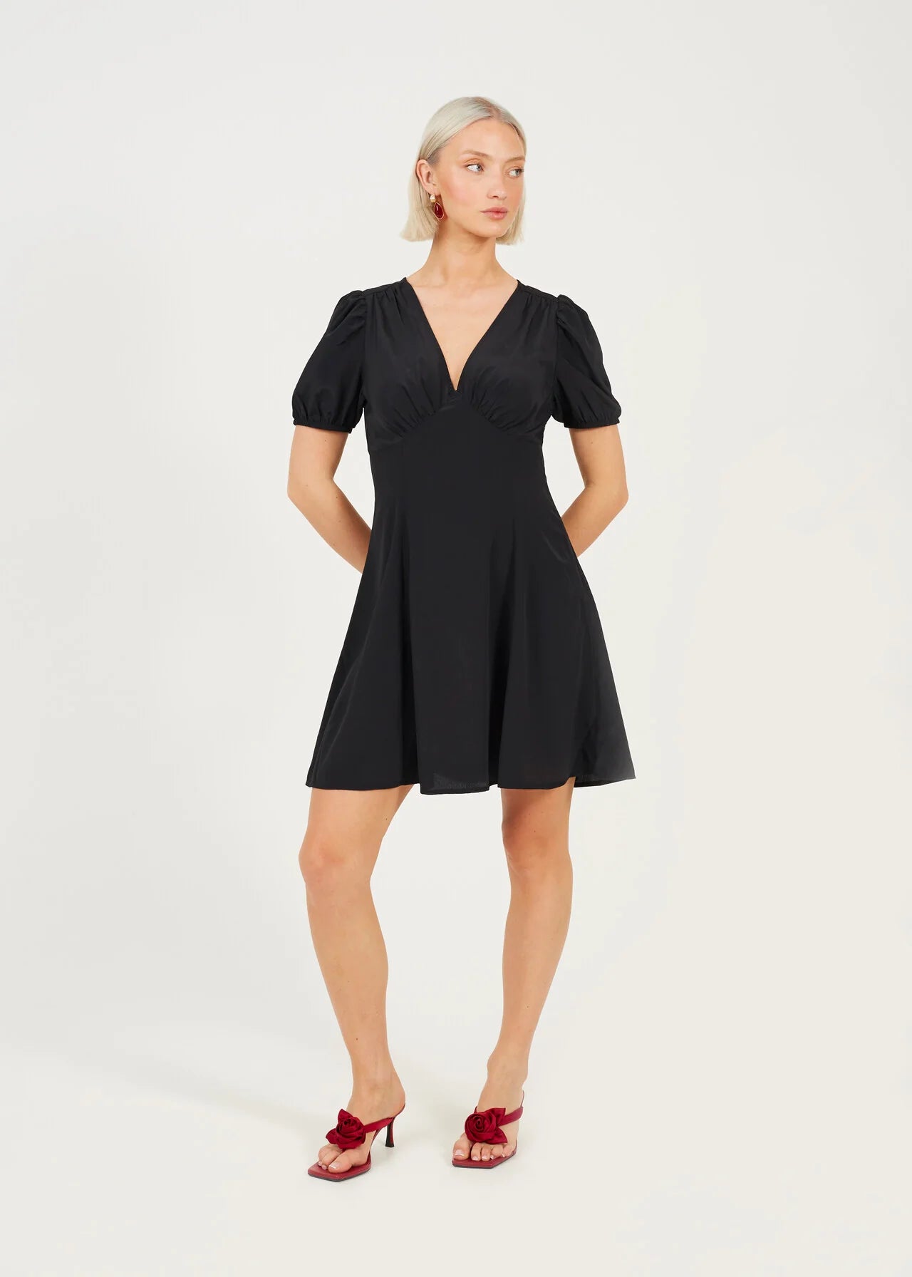 V-NECK SHORT SLEEVE MINI DRESS