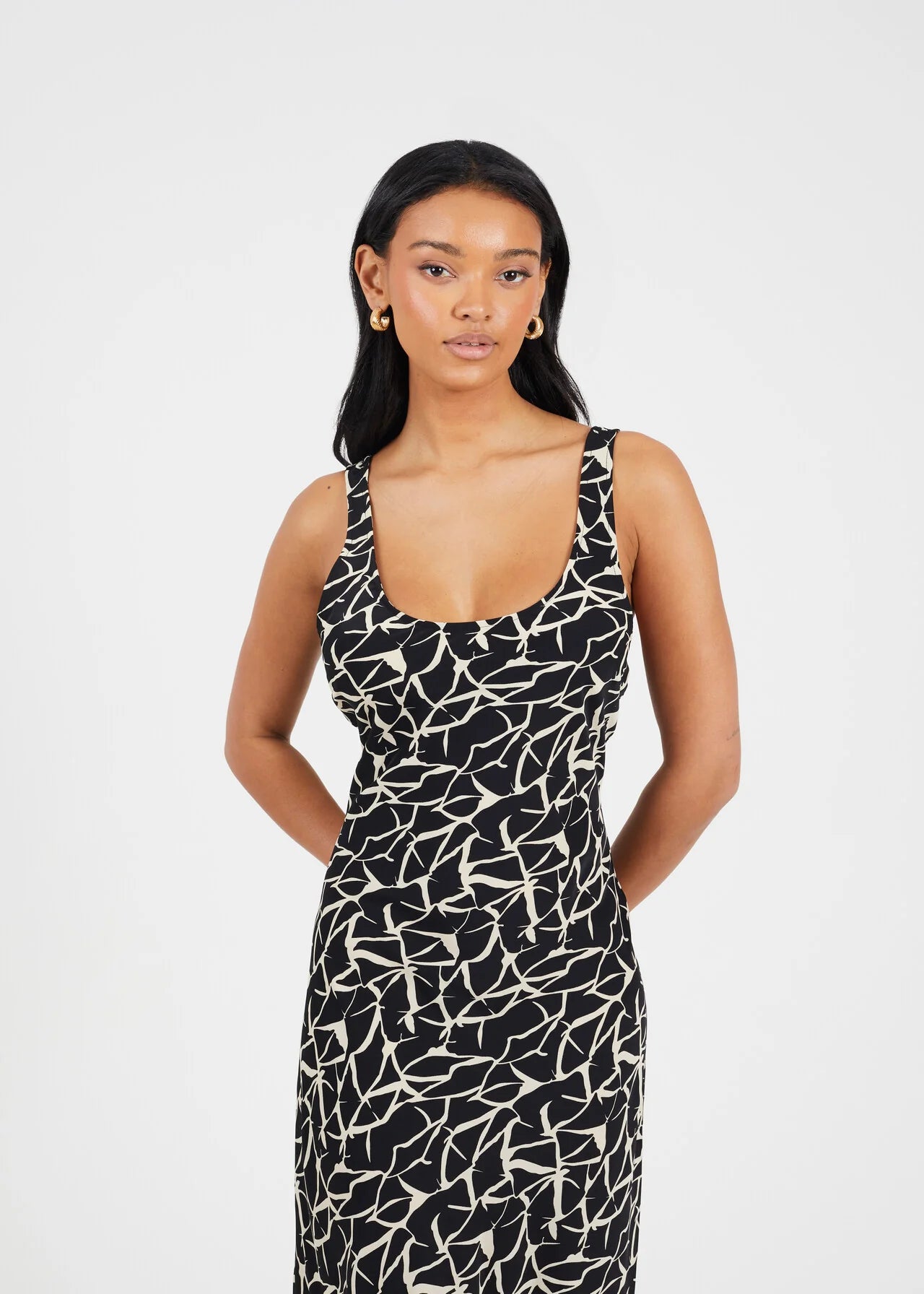 SCOOP NECK MAXI BIAS CUT ABSTRACT FLORAL PRINT DRESS, BLACK/WHITE