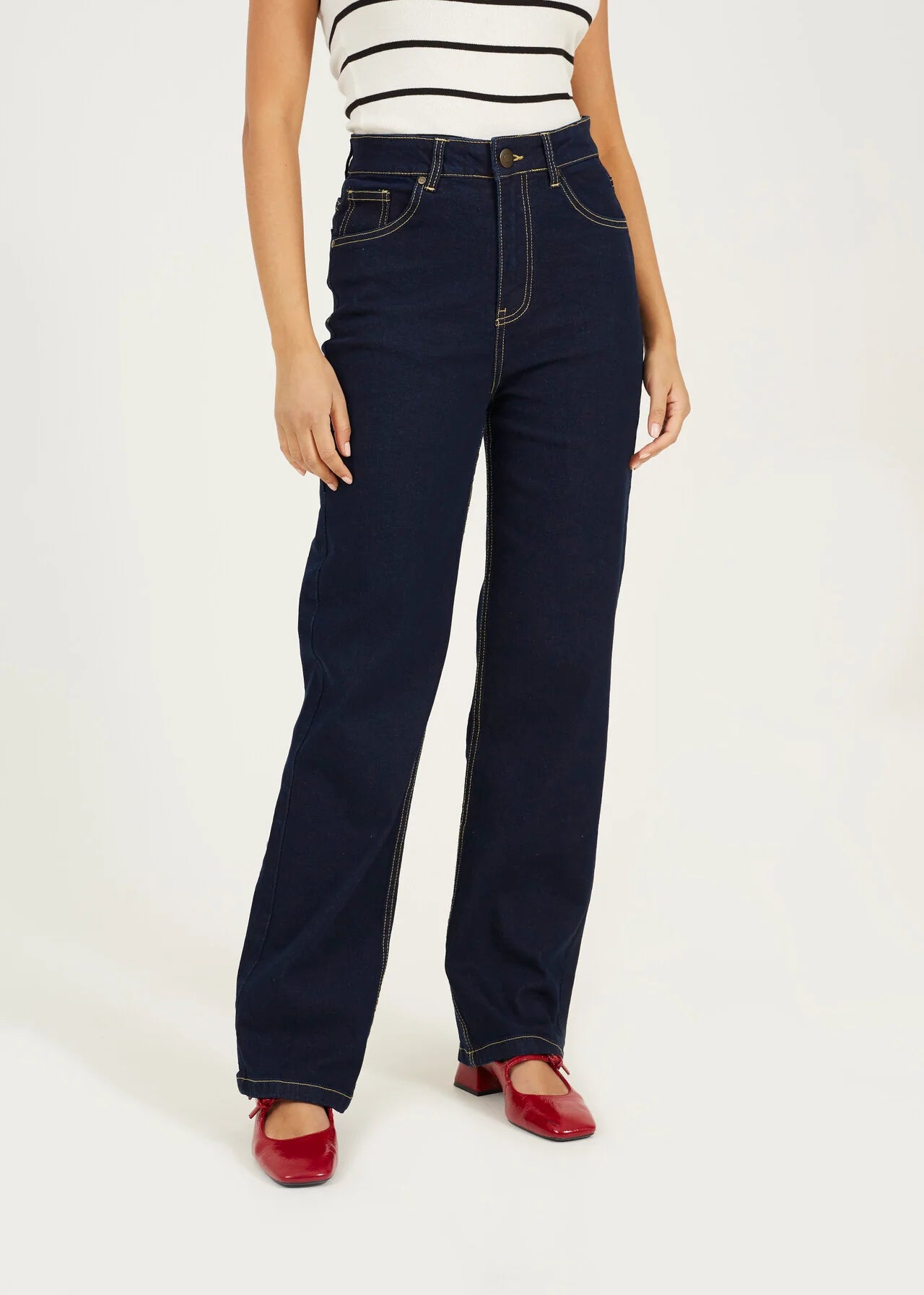 HIGH WAISTED STRAIGHT LEG JEANS