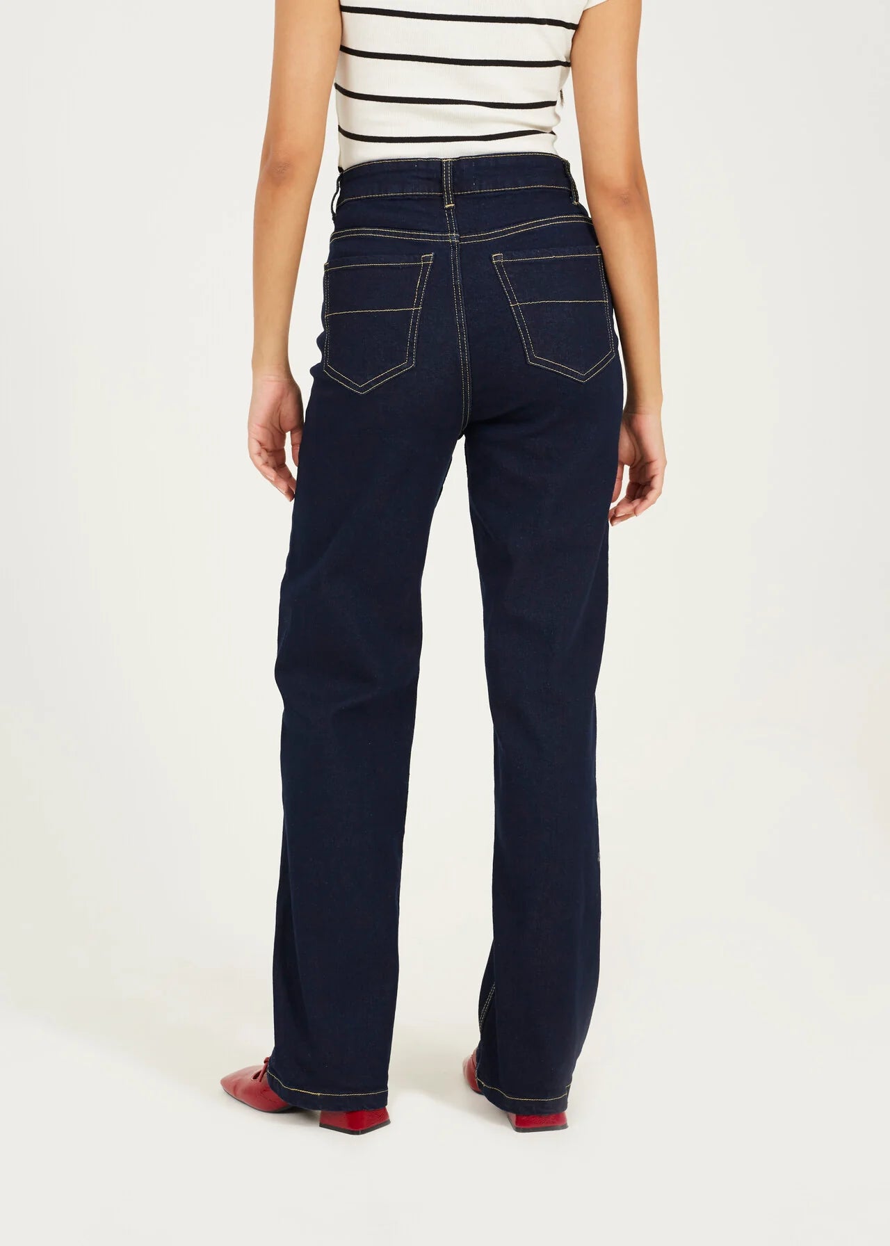 HIGH WAISTED STRAIGHT LEG JEANS
