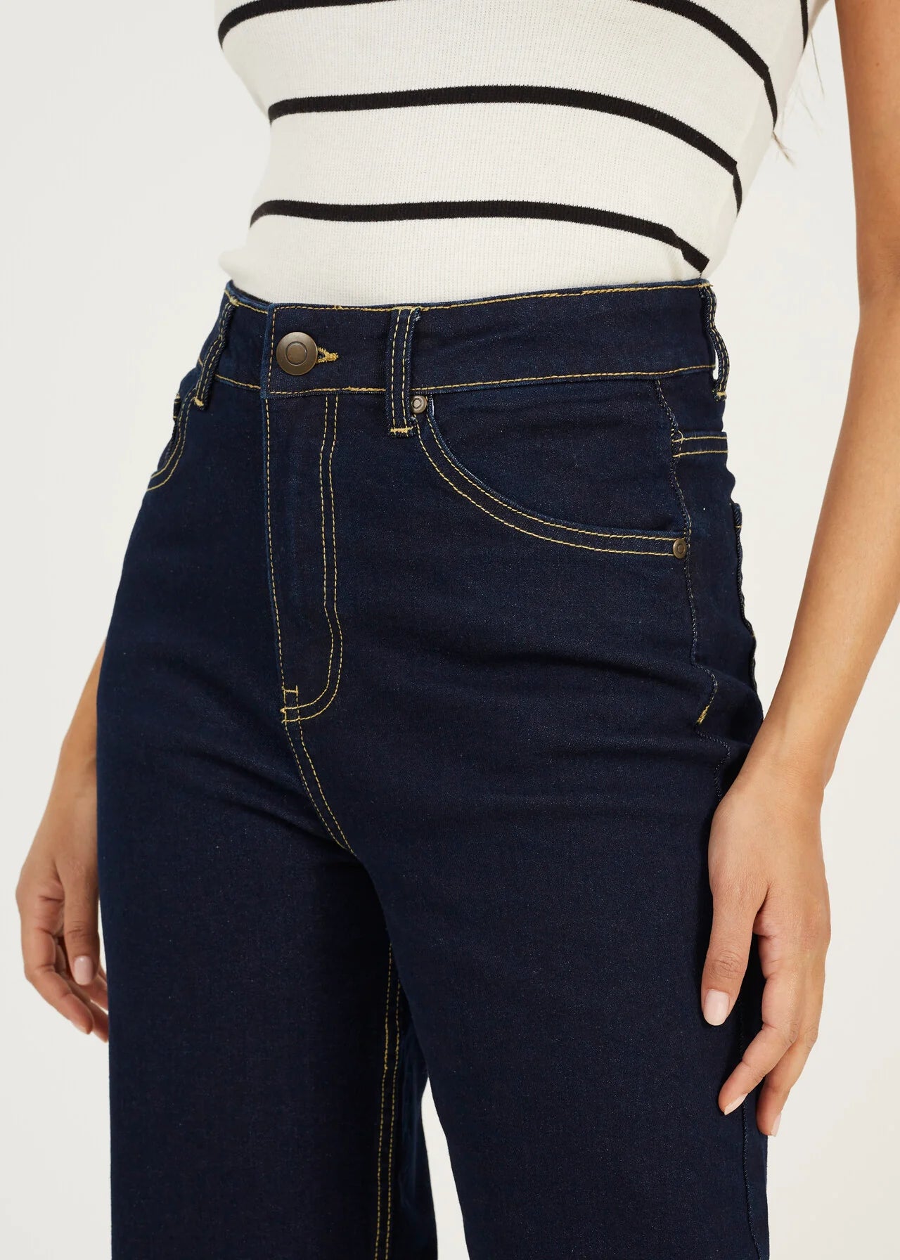 HIGH WAISTED STRAIGHT LEG JEANS