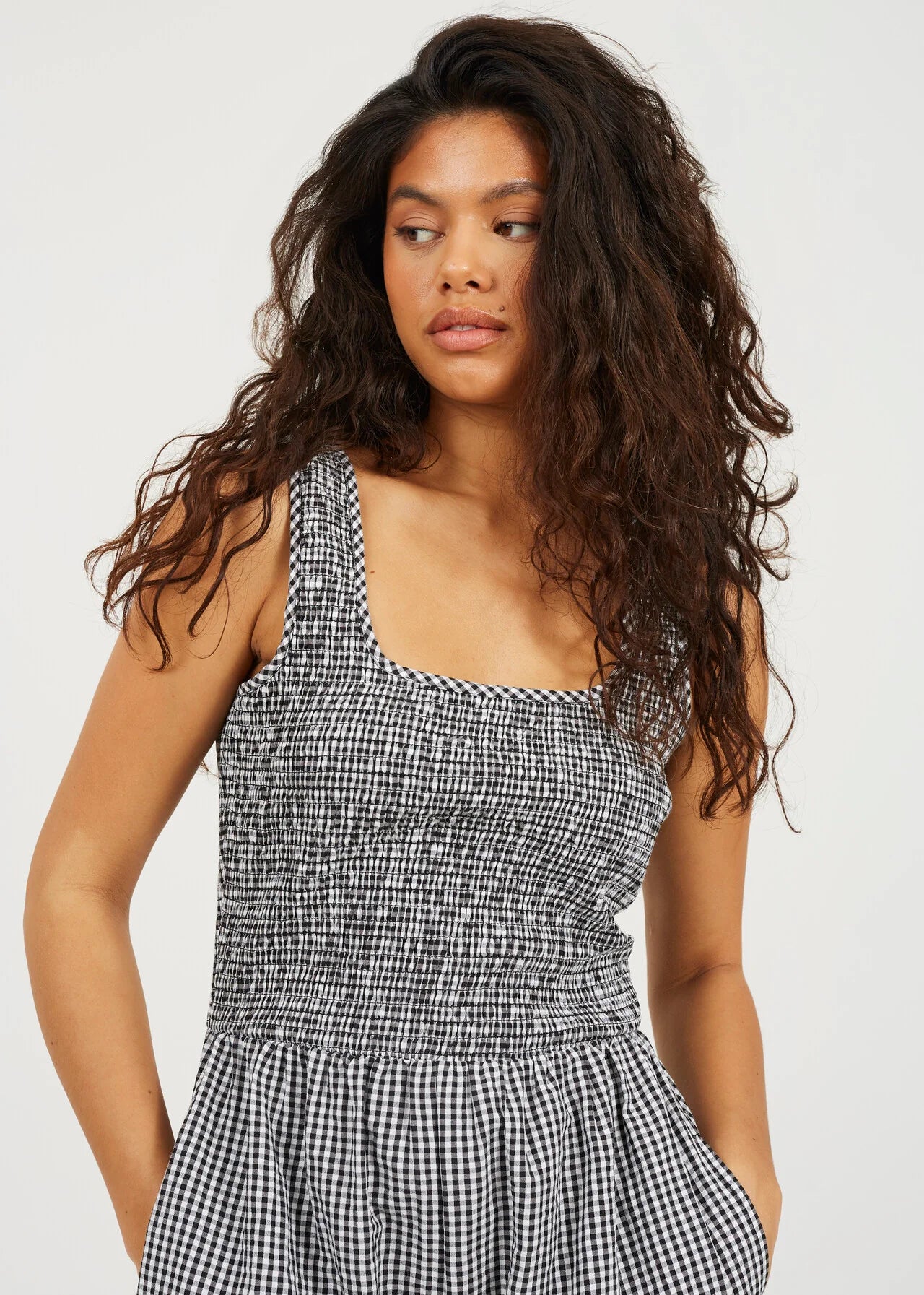 SLEEVELESS SCOOP NECK GINGHAM JUMPSUIT, BLACK/WHITE