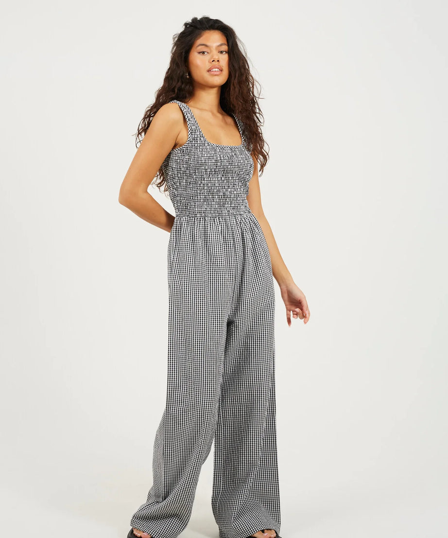 SLEEVELESS SCOOP NECK GINGHAM JUMPSUIT, BLACK/WHITE