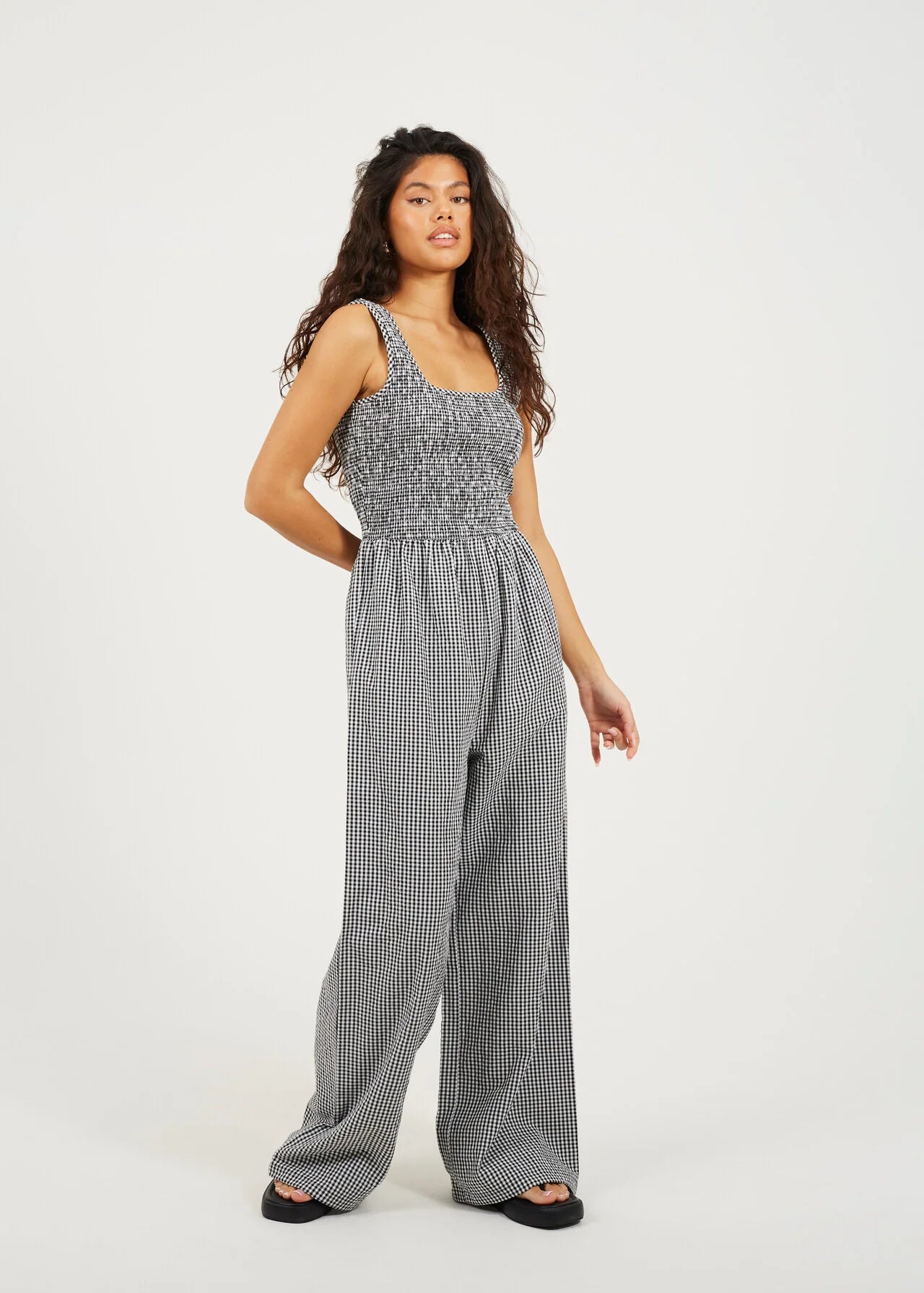 SLEEVELESS SCOOP NECK GINGHAM JUMPSUIT, BLACK/WHITE