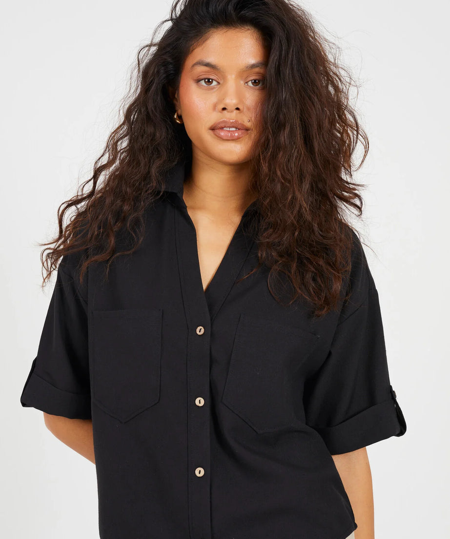 SHORT SLEEVE BUTTON DOWN SHIRT, BLACK