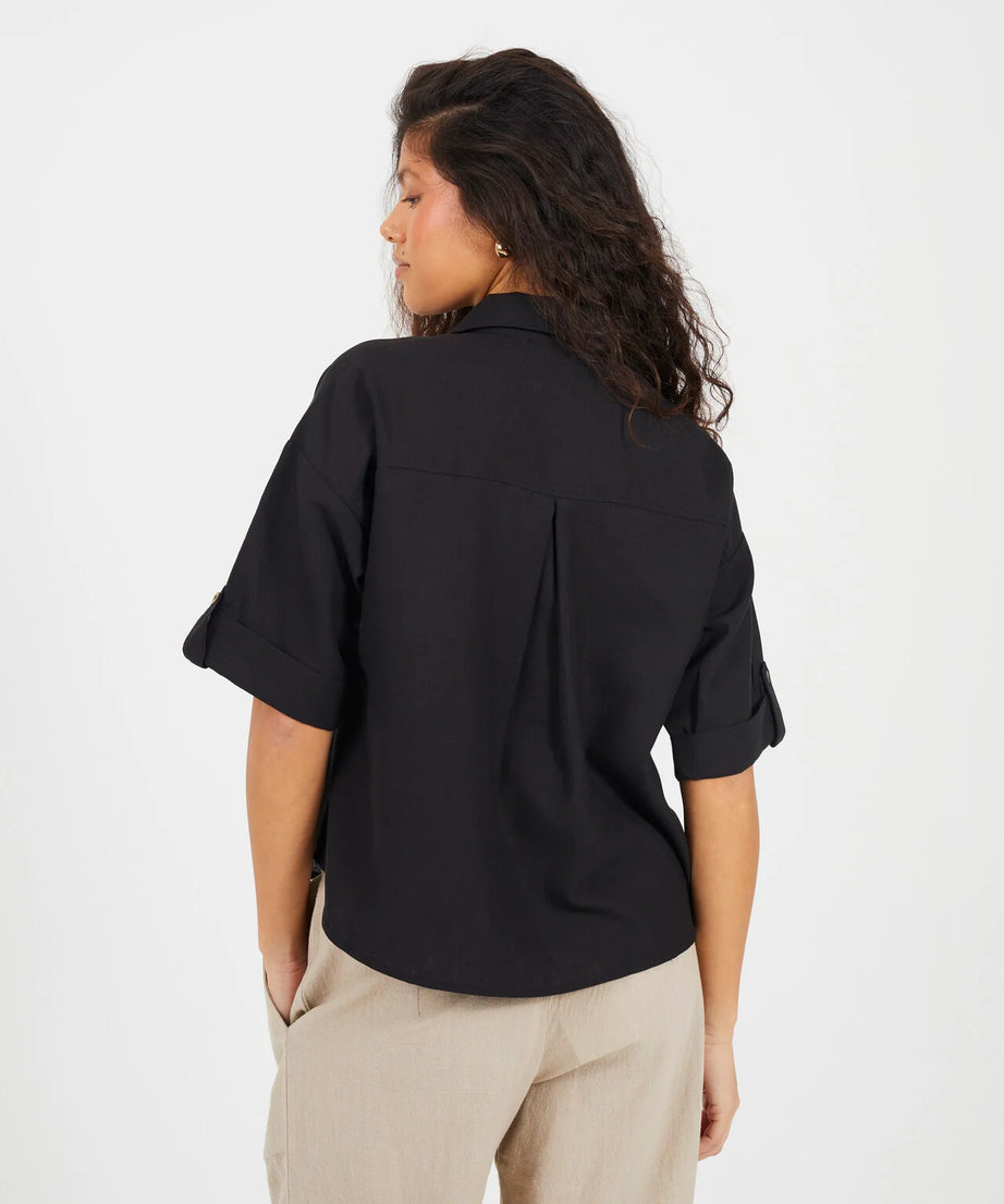 SHORT SLEEVE BUTTON DOWN SHIRT, BLACK