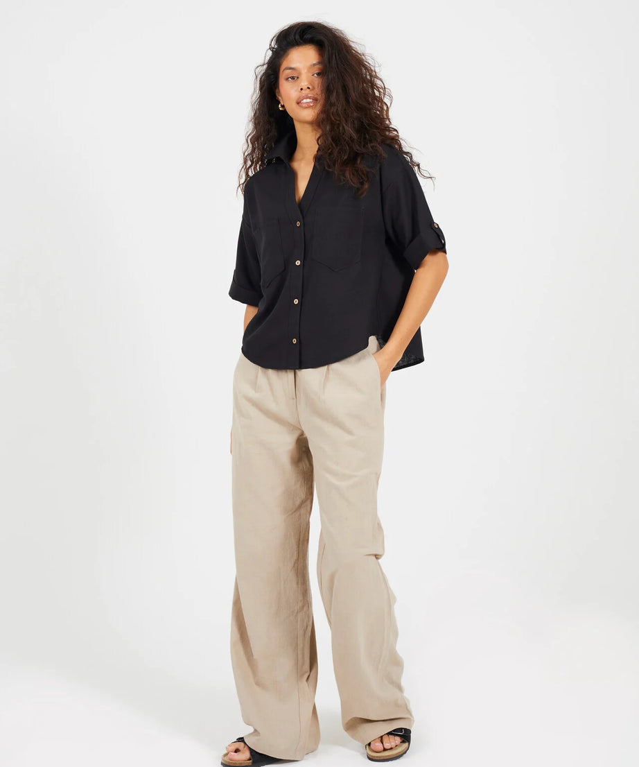 SHORT SLEEVE BUTTON DOWN SHIRT, BLACK