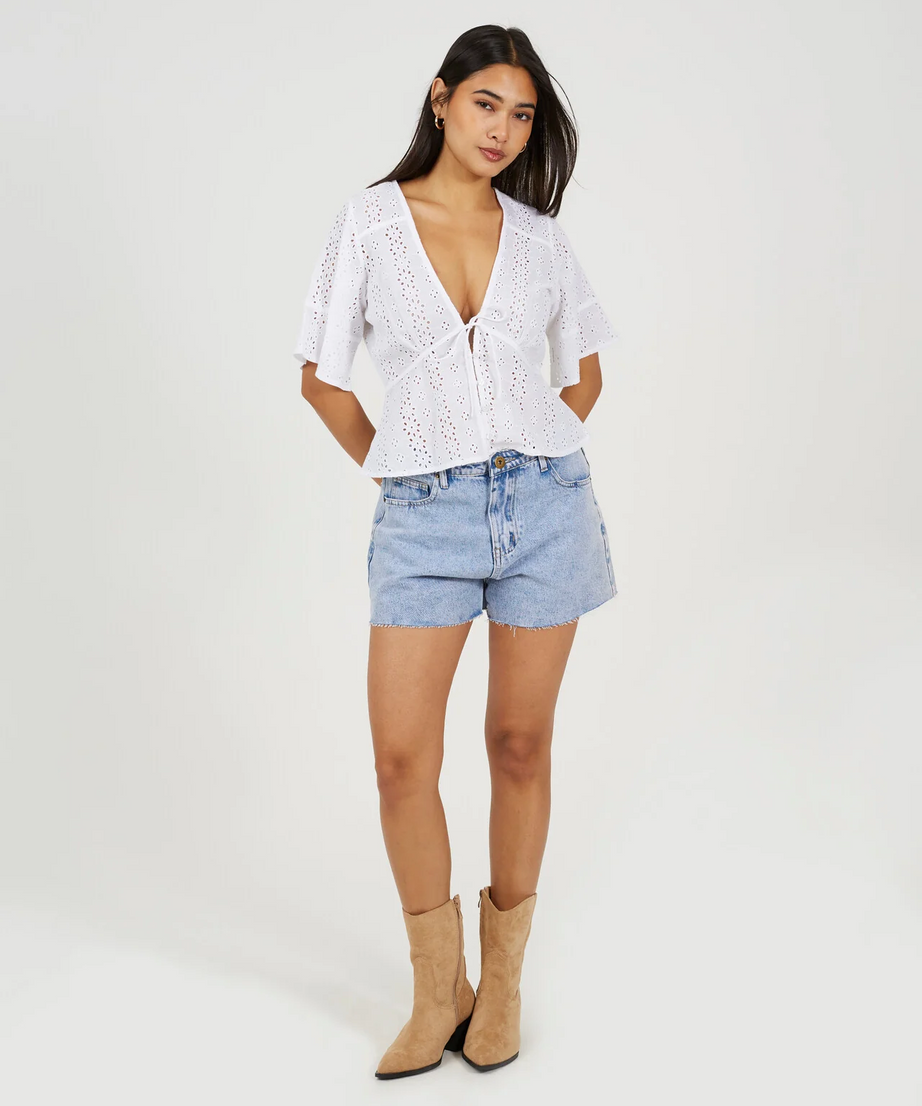 Brave Soul Boxy Embroidered Tie-Front Top – White Cotton Blouse