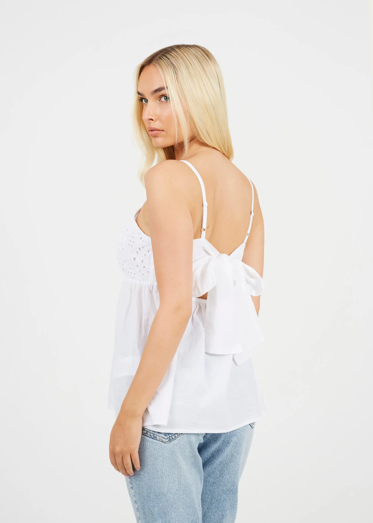Brave Soul Broderie Vest – White Spaghetti Strap Top