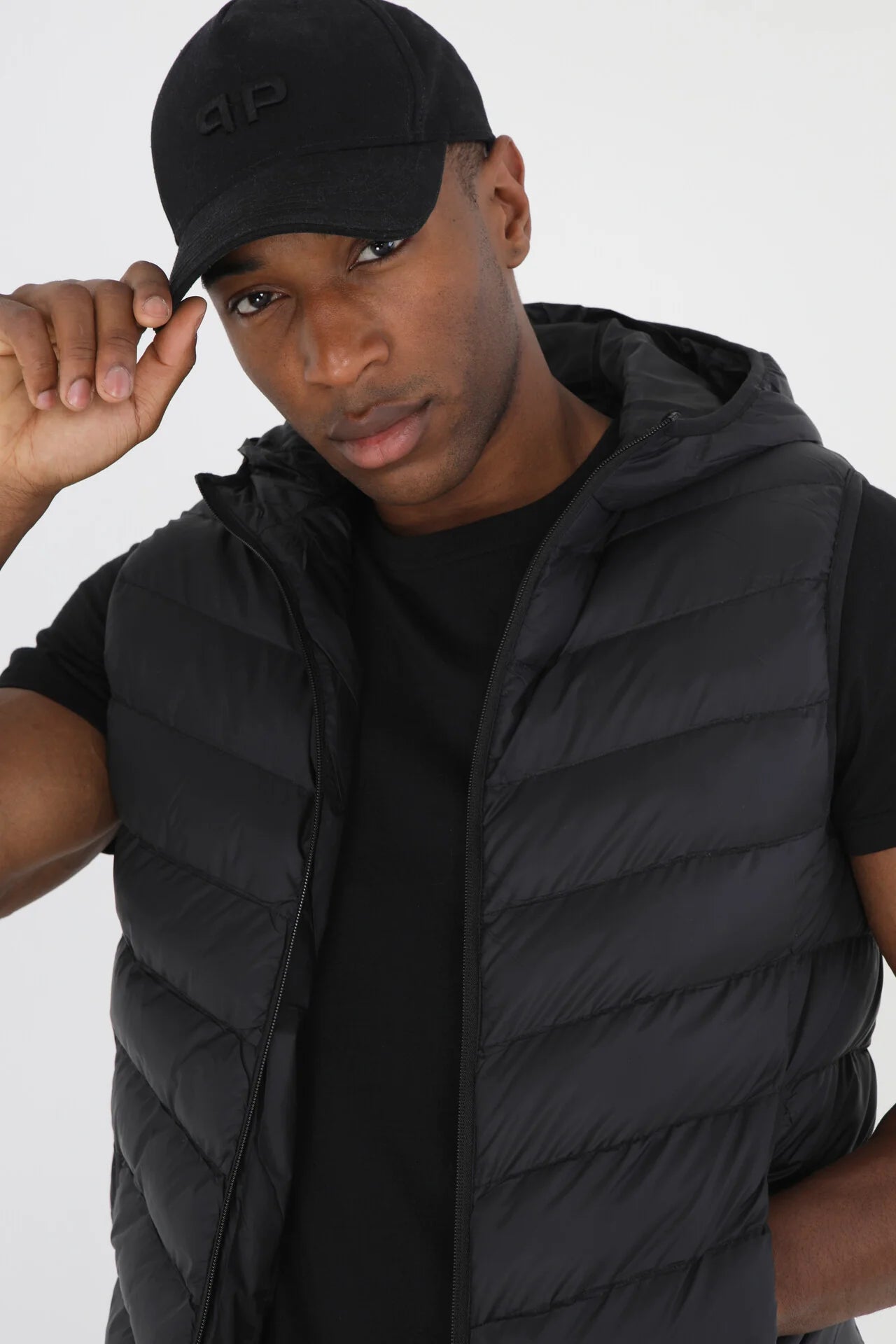 BLACK HOODED ZIP THROUGH CHEVRON QUILTED GILET