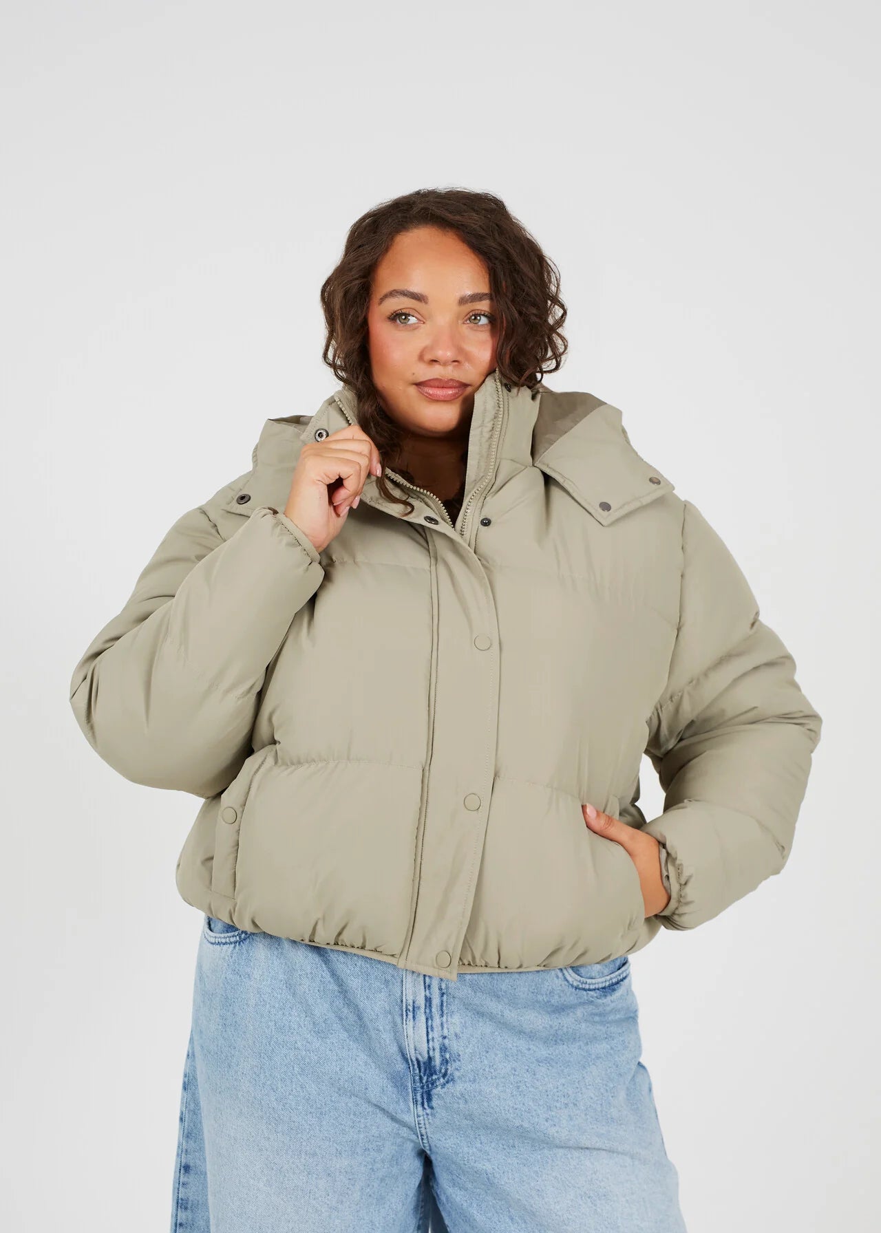 PLUS SIZE SAGE SHORT PADDED PUFFER JACKET