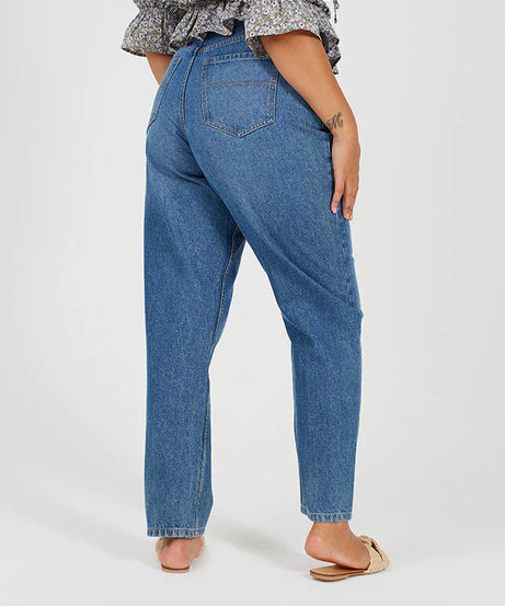 PLUS SIZE MID BLUE HIGH WAISTED MOM JEANS