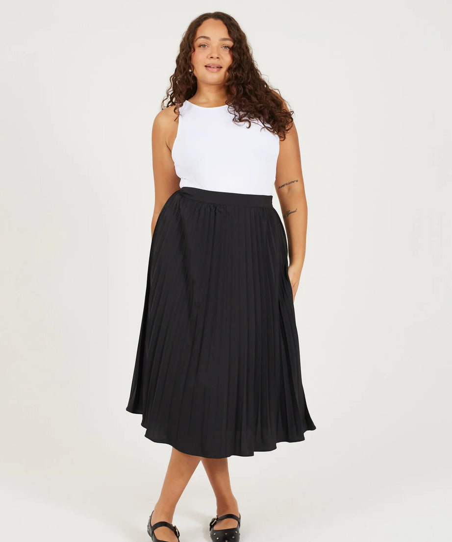 PLUS SIZE BLACK PLEATED MIDI SKIRT