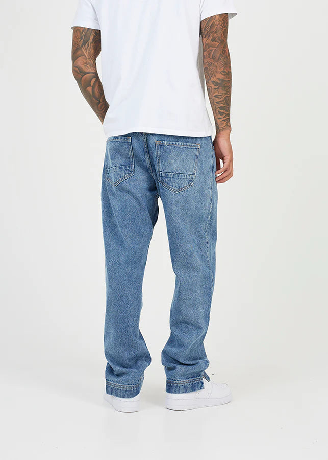 WIDE FIT LIGHT WASH JEAN WITH SPLIT HEM DETAIL